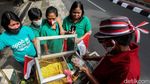 Songsong HUT RI, Pedagang Ini Hias Sepedanya dengan Tema Merah Putih