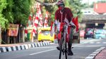 Songsong HUT RI, Pedagang Ini Hias Sepedanya dengan Tema Merah Putih