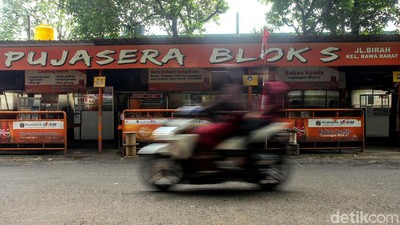 Sunyi Sepi Pujasera Blok S Imbas Pedagang Kena COVID-19