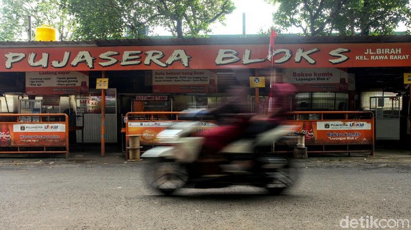 Sunyi Sepi Pujasera Blok S Imbas Pedagang Kena COVID-19