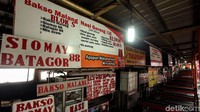 Kawasan Pujasera Blok S, Kebayoran Baru, Jakarta, tampak sepi setelah ditutup untuk sementara usai lima pedagang di kawasan itu diketahui positif terkena COVID-19, Jumat (14/8/2020).
