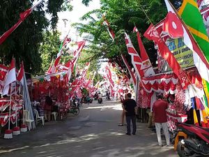 Penjualan Pernak-pernik Agustusan di Surabaya Tak Terpengaruh COVID-19