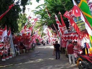 Penjualan Pernak-pernik Agustusan di Surabaya Tak Terpengaruh COVID-19
