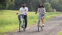 Peserta tur akan merasakan sensasi panen buah dar pohonnya. Program lainnya yang dapat diikuti adalah Tur Sehat Mekarsari yaitu kegiatan tur dengan menggunakan fasilitas sepeda.  