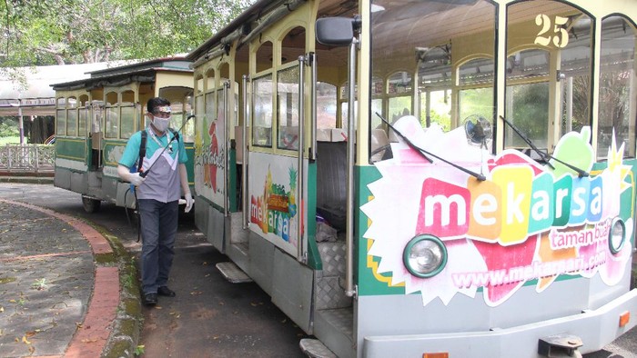 Menjelang akan beroperasinya kembali Taman Buah Mekarsari yang rencananya akan
dibuka pada sabtu 15 Agutus 2020 pengelola sudah mempersiapkan protokol kesehatan covid-19
bagi para pengunjung yang berwisata.