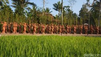 Taman Gandrung Terakota itu berada di lahan sawah terasering di kaki Gunung Ijen, tepatnya di kawasan Jiwa Jawa Ijen Resort, Kecamatan Licin, Banyuwangi. Taman itu diresmikan pada 22 September 2018.