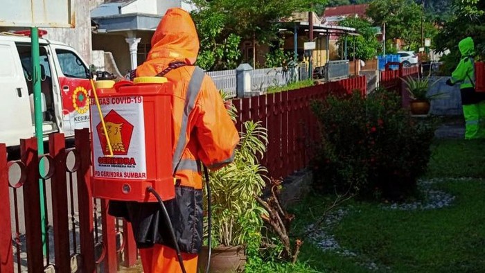 Tim Penyemprotan DPD Gerindra Sumbar/Dok Istimewa