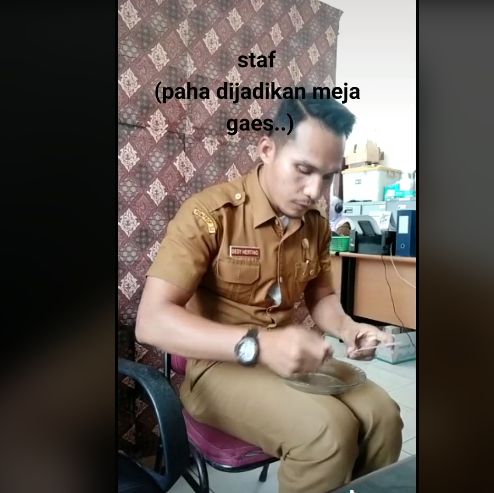 Tipe makan PNS saat di acara formal