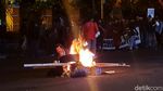 Tolak Omnibus Law, Massa Gejayan Memanggil Bakar Ban-Blokir Jalan