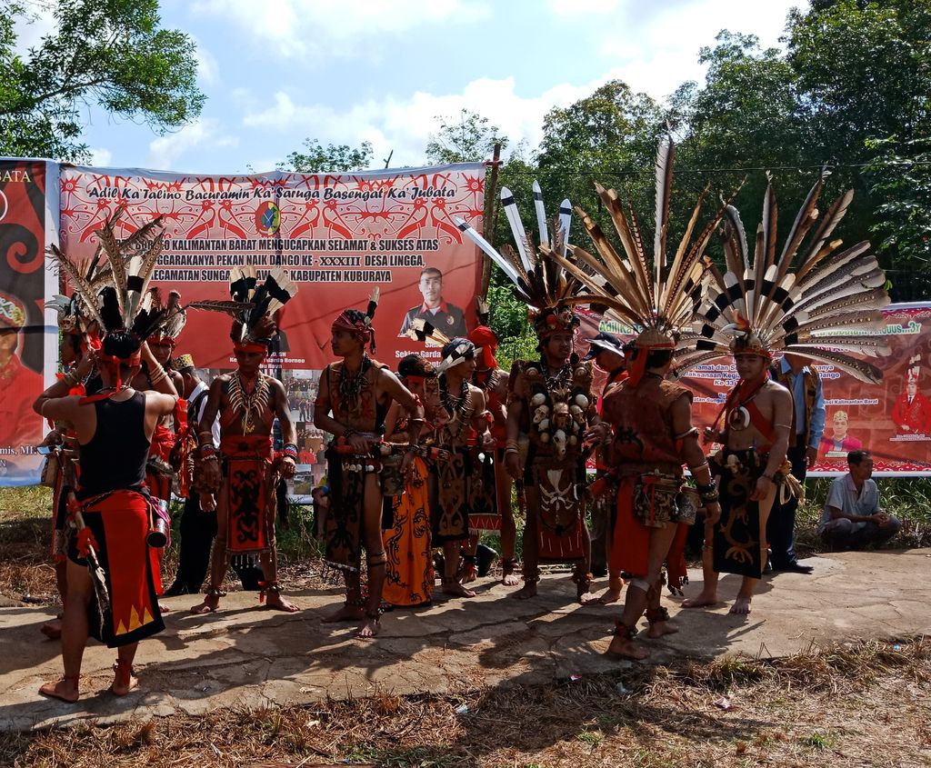 5 Fakta  Menarik Naik Dango Ritual Panen Padi Suku  Dayak  