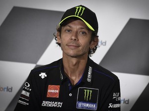 Senyuman (Getir) Rossi Ditinggal Crutchlow dan Dovizioso