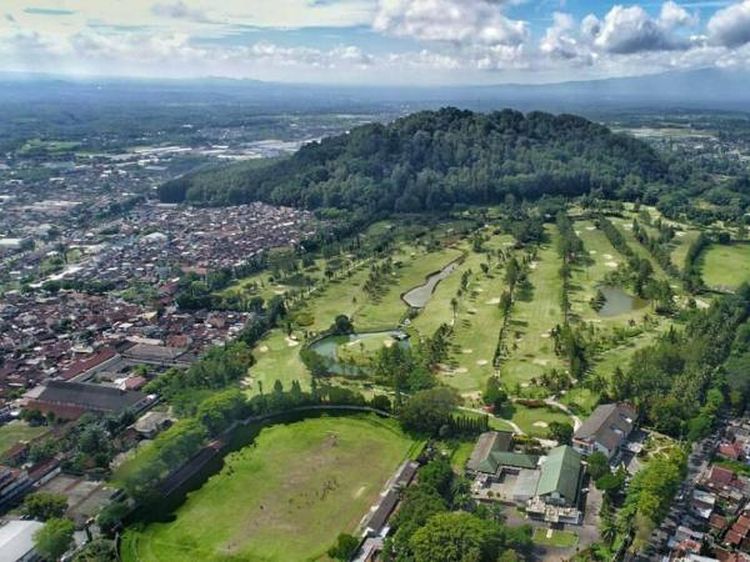 Potret Gunung Tidar yang Disebut Paku Tanah Jawa