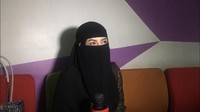 Dengan menggunakan cadar, Five Vi kini tampil lebih islami. Foto: Hanif/detikHOT