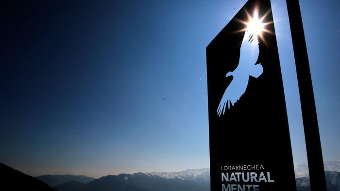 Salah satu resor ski terbaik di Chili masih ditutup akibat penguncian pandemi COVID-19. Warga akhirnya harus melewatkan musim dingin terbaik untuk olahraga ski.