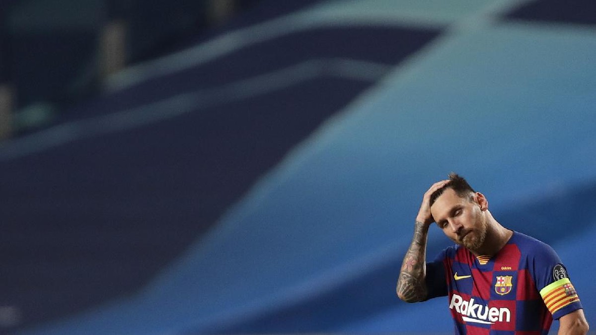 Lionel Messi juga dinilai berpeluang besar bertahan di Barcelona, sekalipun kekeh ingin pergi. (Foto: Manu Fernandez/Pool/AP Photo)