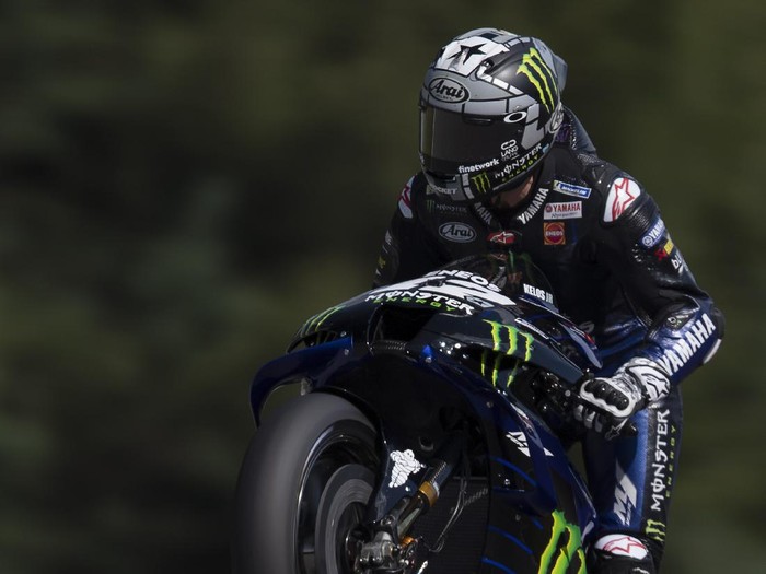 BRNO, CZECH REPUBLIC - AUGUST 07: Maverick Vinales of Spain and Monster Energy Yamaha MotoGP Team  lifts the front wheel during the MotoGP Of Czech Republic - Free Practice at Brno Circuit on August 07, 2020 in Brno, Czech Republic. (Photo by Mirco Lazzari gp/Getty Images)