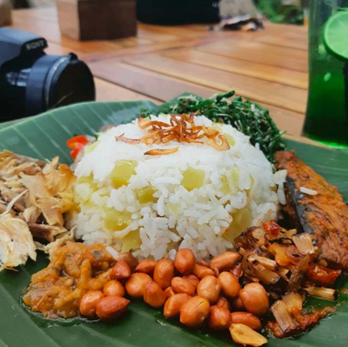 Nasi sela khas Bali