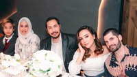 Salah satu pertemuan kekasih bule Salmafina dengan Sunan Kalijaga dan juga istri. Foto: Instagram