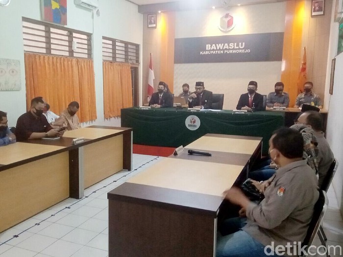 Sidang putusan penyelesaian sengketa pemilihan di Bawaslu Purworejo, Sabtu (15/8/2020).