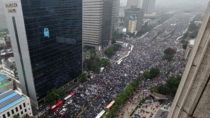 Protesters gather to hold a rally against the government in Seoul, South Korea, Saturday, Aug. 15, 2020. Thousands of anti-government protesters, armed with umbrellas and raincoats, marched through the soggy streets of South Koreas capital Saturday, ignoring official pleas to stay home amid a surge in coronavirus infections. (Yun Dong-jin/Yonhap via AP)