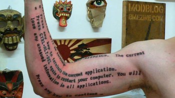 Ketika pencinta programming bikin tato, begini hasilnya. Keren sih. Foto: via Daily Forest