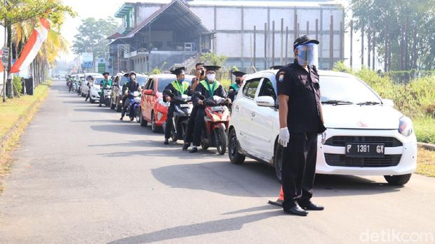 wisuda iain jember drive thru