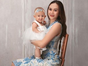 Cerita Aura Kasih Awal Mula Kena Corona Bersama Anaknya