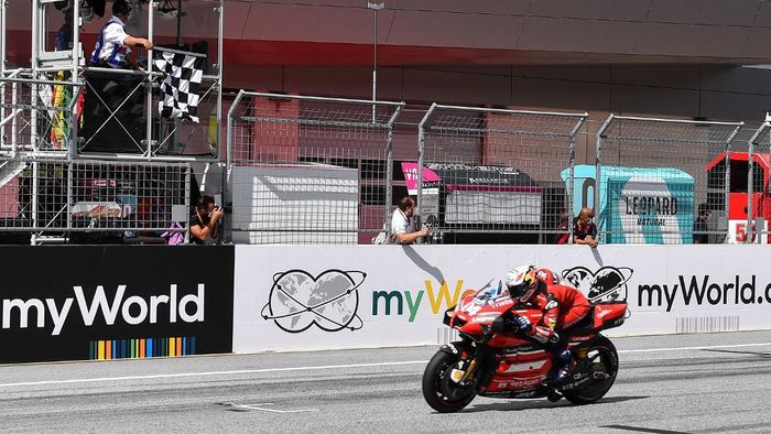 Dovizioso Ducatis Italian rider Andrea Dovizioso rides his bike to win the Moto GP Austrian Grand Prix at the Red Bull Ring circuit in Spielberg, Austria on August 16, 2020. (Photo by JOE KLAMAR / AFP)