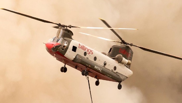 Helikopter Chinook CH-47D milik perusahaan Billings Flying Service