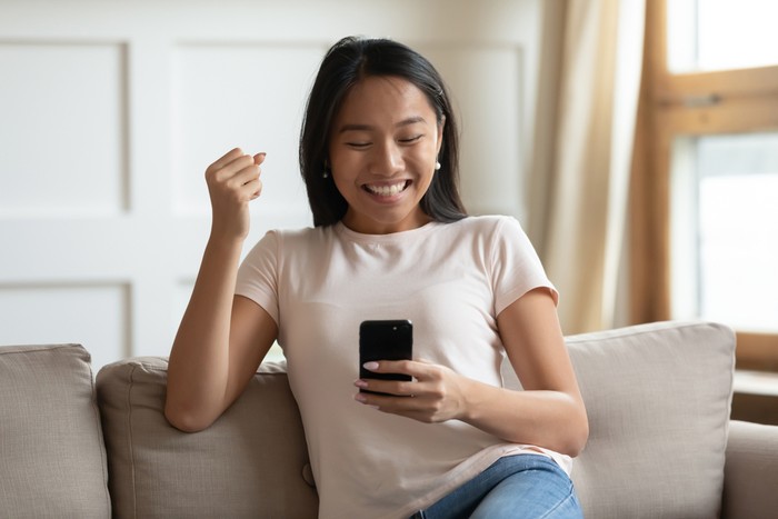 ilustrasi hadiah smartphone
