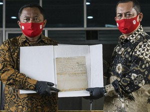 Video Melihat Naskah Asli Proklamasi Tulisan Bung Karno