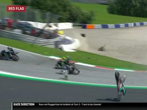 Melihat Langsung Insiden Motor Melayang dari Mata Rossi