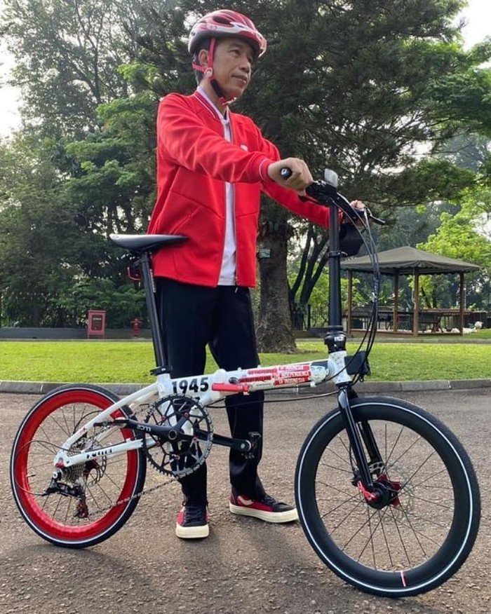 Selera Lokal Jokowi Brompton Bandung hingga Motor Chopper Selera Lokal Jokowi Brompton Bandung hingga Motor Chopper