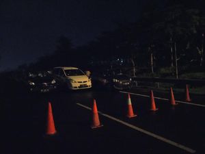 Horor Terjebak Macet Belasan Jam Menuju Puncak