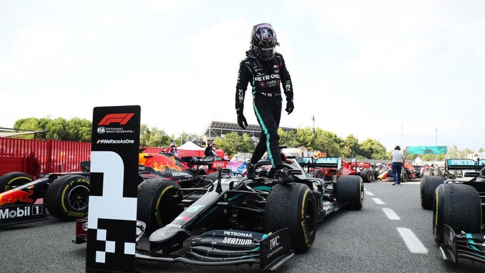 BARCELONA, SPAIN - AUGUST 16: Race winner Lewis Hamilton of Great Britain and Mercedes GP steps off his car in parc ferme during the F1 Grand Prix of Spain at Circuit de Barcelona-Catalunya on August 16, 2020 in Barcelona, Spain. (Photo by Albert Gea/Pool via Getty Images)