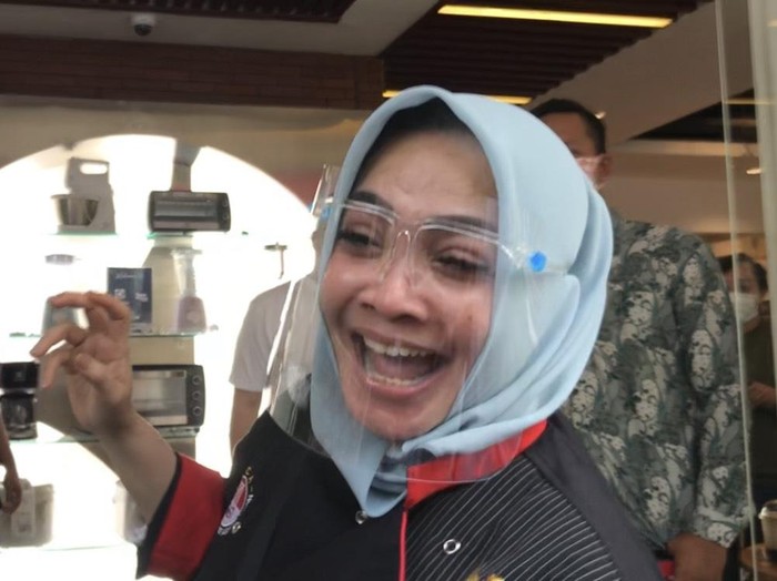 mama Rieta minta saham 50 persen