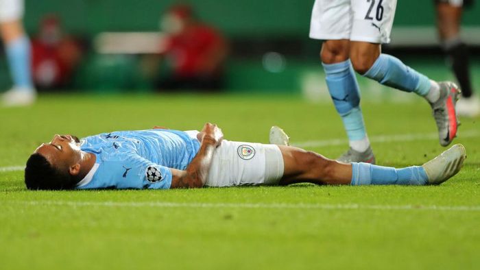 Manchester City vs Lyon LISBON, PORTUGAL - AUGUST 15: Gabriel Jesus of Manchester City looks dejected during the UEFA Champions League Quarter Final match between Manchester City and Lyon at Estadio Jose Alvalade on August 15, 2020 in Lisbon, Portugal. (Photo by Miguel A. Lopes/Pool via Getty Images)