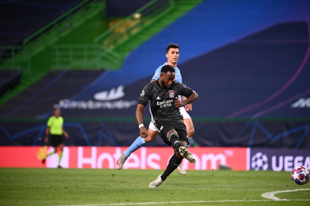 Manchester City vs Lyon LISBON, PORTUGAL - AUGUST 15: Moussa Dembele of Olympique Lyon scores his team's second goal during the UEFA Champions League Quarter Final match between Manchester City and Lyon at Estadio Jose Alvalade on August 15, 2020 in Lisbon, Portugal. (Photo by Franck Fife/Pool via Getty Images)
