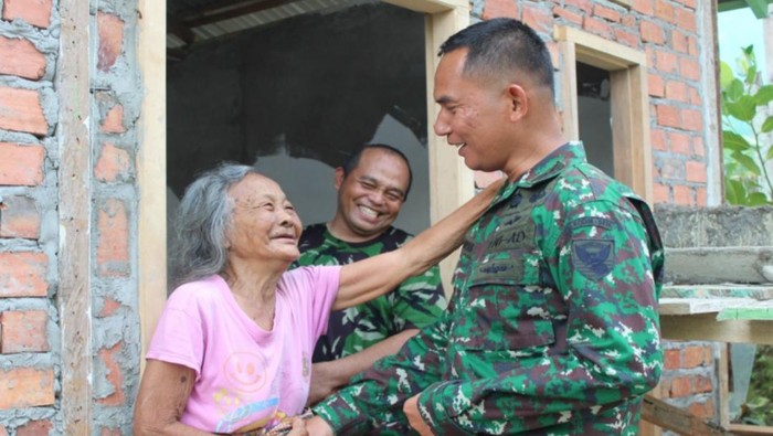 Nenek Mayuh, janda Veteran yang dihadiahi bedah rumah dari TNI Kodim 0415/Batanghari Jambi