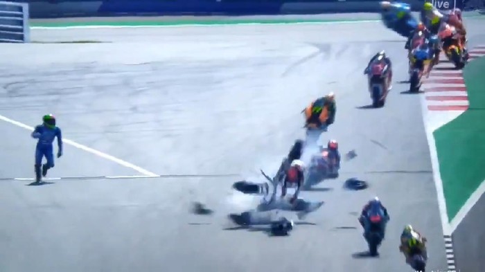 Pebalap Indonesia Terlibat Tabrakan Mengerikan di Moto2 GP Austria
