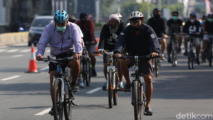 Pemprov DKI Jakarta meniadakan pelaksanaan 32 kawasan khusus pesepeda mulai hari ini. Hal itu dilakukan karena masih ada warga yang tak patuh protokol kesehatan