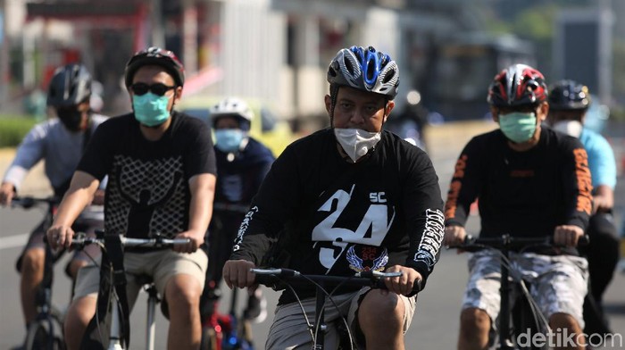 Pemprov DKI Jakarta meniadakan pelaksanaan 32 kawasan khusus pesepeda mulai hari ini. Hal itu dilakukan karena masih ada warga yang tak patuh protokol kesehatan
