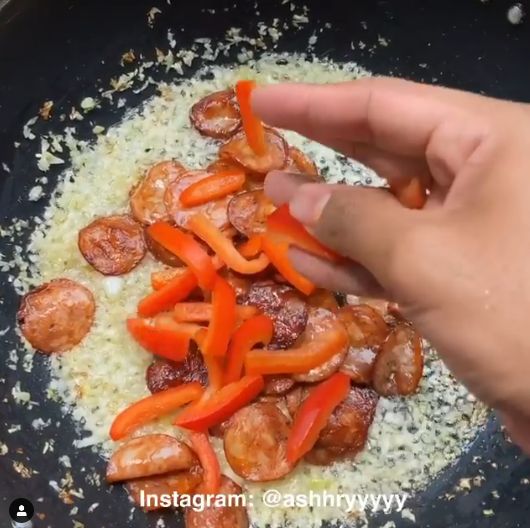 Bukan Susu, Spaghetti Carbonara Ini Diracik Pakai Teh Tarik