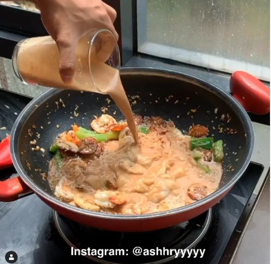 Spaghetti Carbonara Pakai Teh Tarik
