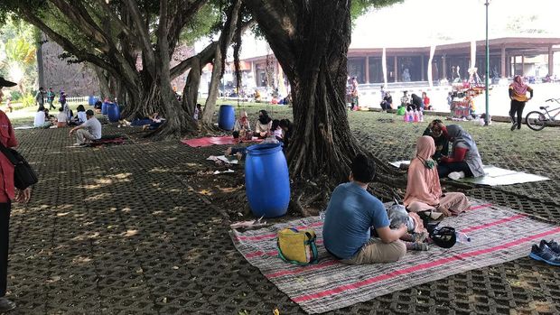 Warga kunjungi TMII di akhir pekan (Tiara Aliya/detikcom)
