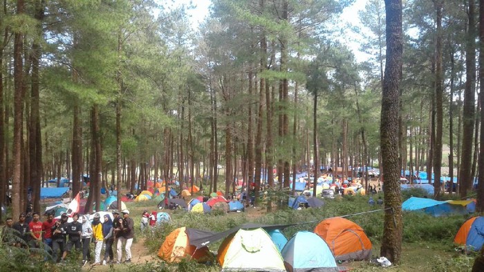 15 ribu orang mendaki Gunung Bawakaraeng Gowa untuk rayakan HUT ke-75 RI.