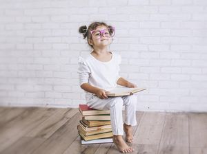 Apa Itu Kecerdasan Linguistik pada Anak? Ini Info & Tips Mengembangkannya