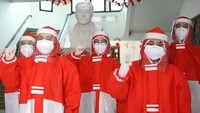 Pemerintah juga telah mendorong pembuatan alat pelindung diri (APD) produksi dalam negeri. Pembuatan APD dalam negeri ini telah disesuaikan dengan standar internasional. Dok. Anne Avantie.