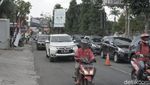 Antrean Kendaraan Mengular di Lembang