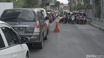 Antrean Kendaraan Mengular di Lembang
